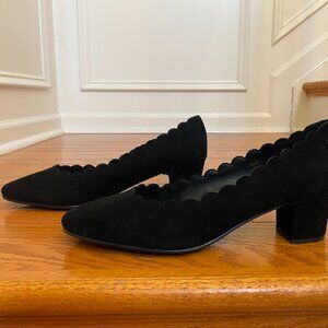 Black suede leather pumps